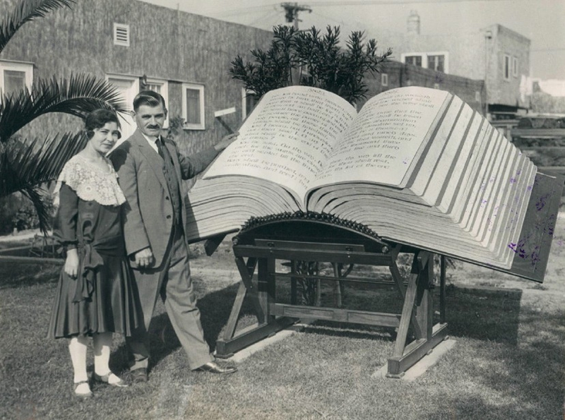 Illustration for article titled Drool In Envy Over Some of the World's Largest Books